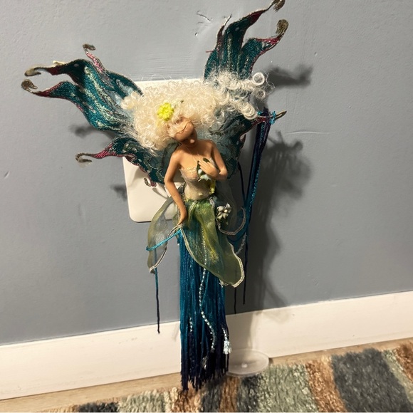 🧚 Handmade Fairy Nightlight Lamp – Iridescent Blue Green Fantasy Décor - Picture 2 of 7